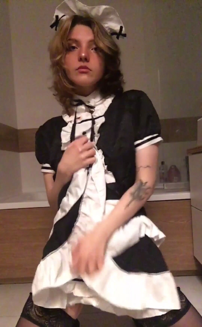 Soft Vulgar: Jeho oblečení služky tak miluji, mohla bych ti uklidit pokoj,...