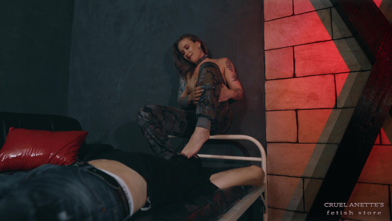 Cruel Anettes fetish world: Obligatorisch füße runter