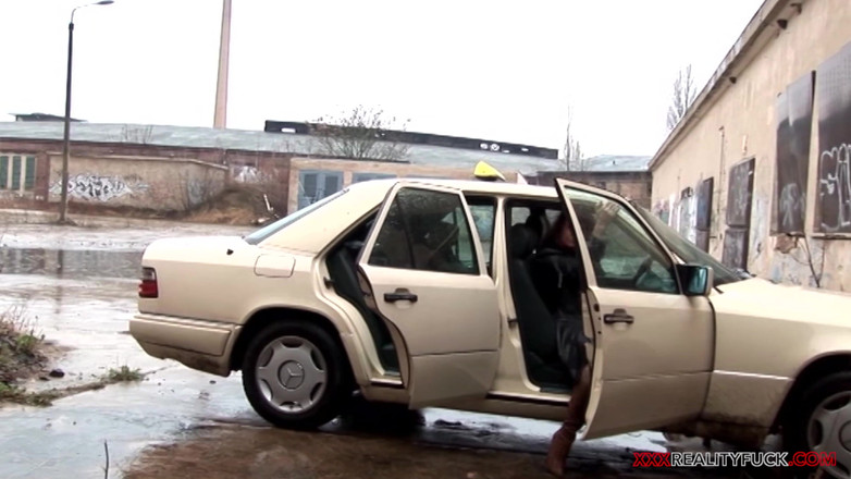 Czech Pornzone: Giro esteso dentro e fuori.