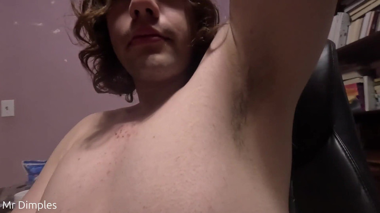 Mr Dimples: 一个5分钟的腋窝视频