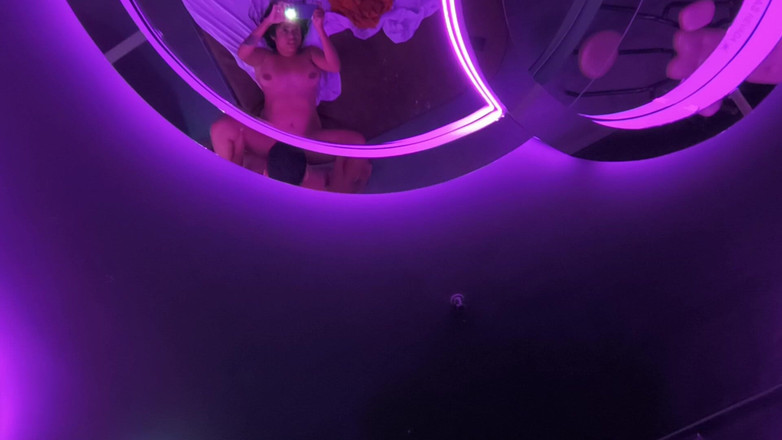 AngyAmazon: 私の寝取られが、彼の友人がやった後、正常位で私を乱暴に犯す