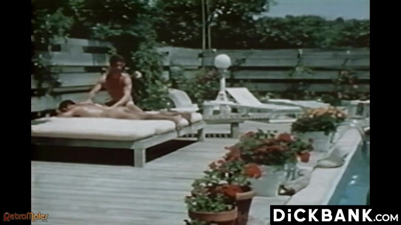 Dick bank: Nadržený pár se navzájem kouří péro venku