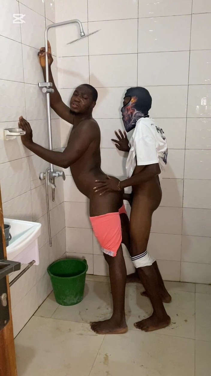 BlackDanie_production: Трах в ванной