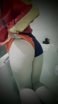 Harley Quinn Pees em Bath