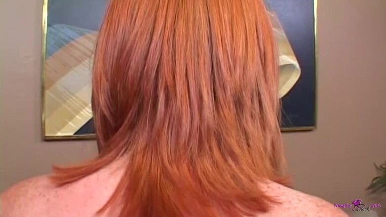 Naughty Black Girls: Una teenager di lettura viene raccolta in modo casuale per...