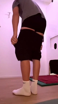 Maskovaný a Svázaný Twink Se Dostane K Gloryhole