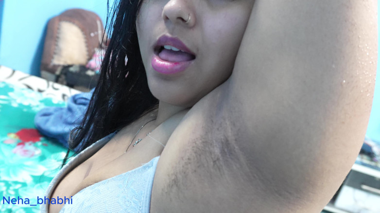 Neha bhabhi0832: आज मेने अपनी भाभी को नंगा न्हाते उहे देका चुपके