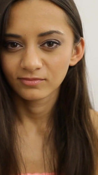 O experiență cu păr roșu fierbinte o face pe iubita ei să se dezlănțuie în vale