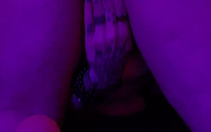 Gothcouple: Heiße goth MILf neckt dich