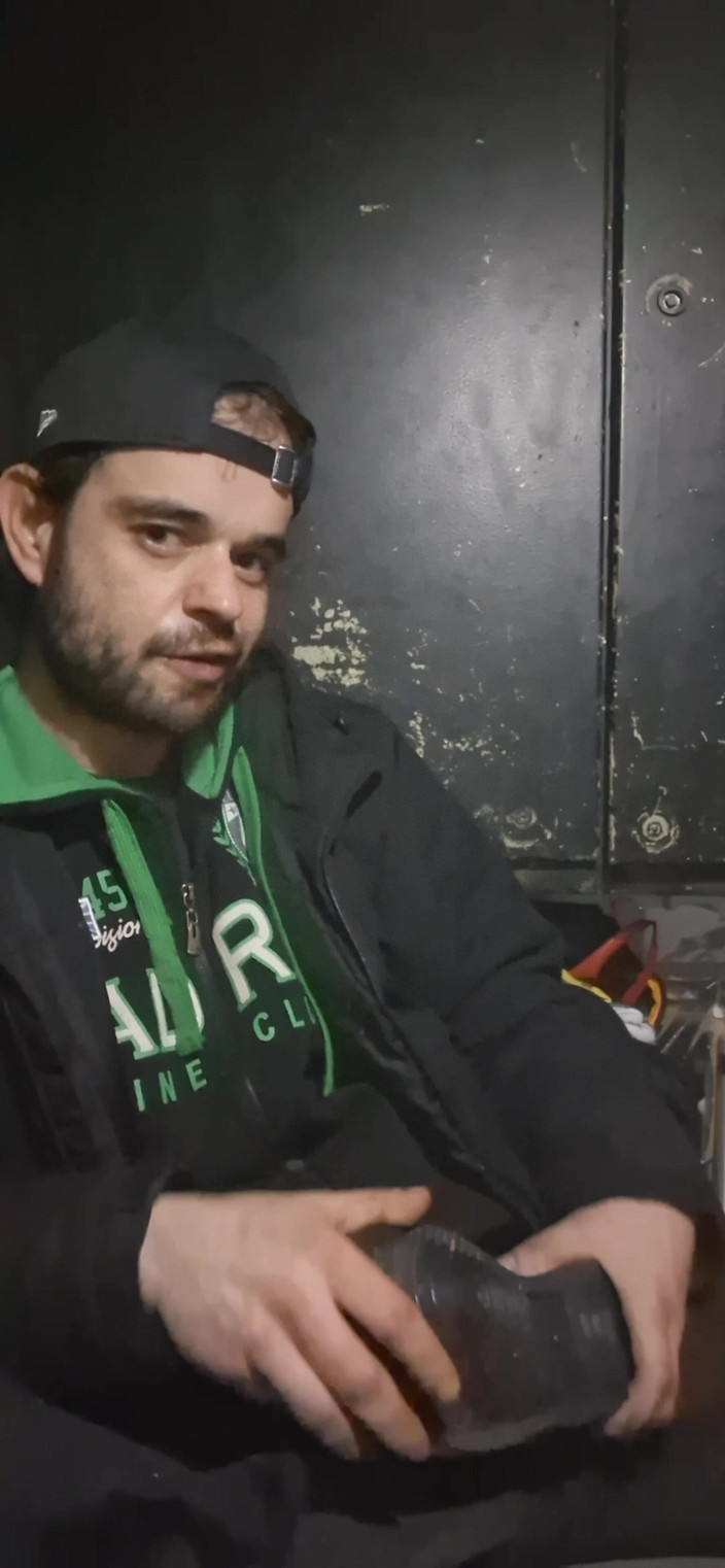 jerkofflover: 나이키 신발을 신은 내 메가 메가놀라움