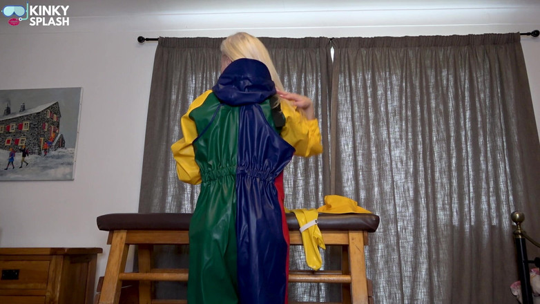 UKCuteGirl: अपनी मालकिन की सवारी करें: पीवीसी टट्टू हिलाने के निर्देश और छेड़ना