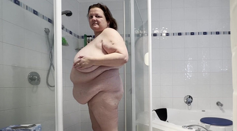 WeAreFukBunnies: Moglie troia tra la doccia