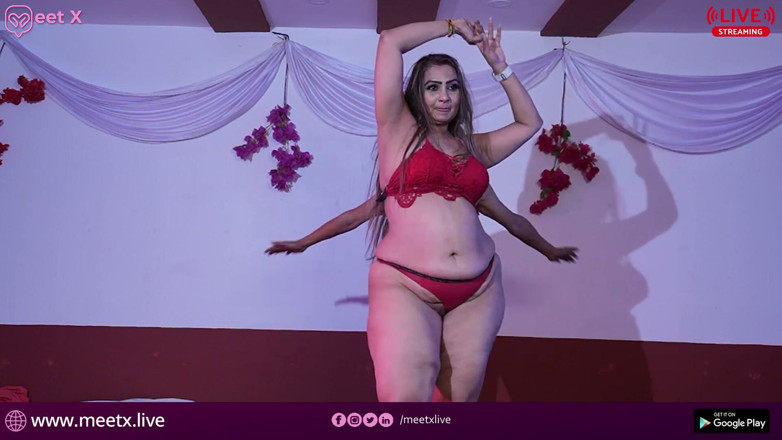 MeetX: Casal com tesão fazendo sexo e curtindo em show ao...