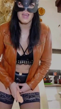 Strapon joi giacca di pelle fetish, sputo & intenso stuzzica- prev
