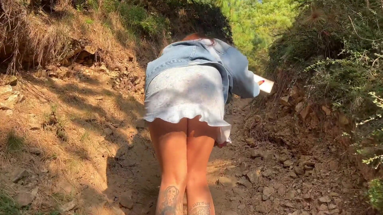 Yourfavecumslut: Ev yıkıcı ormanda yürüyüş yapıyor ve göğüslerine büyük boşalma ile...