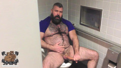 Muscle Bear Porn: Rest Stop Cruising Daddy