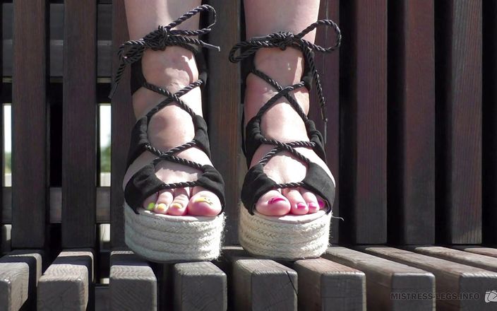 Mistress Legs: Majikan ngentot kaki di taman
