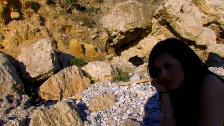 Content Candy: Splendida latina scopata su una spiaggia