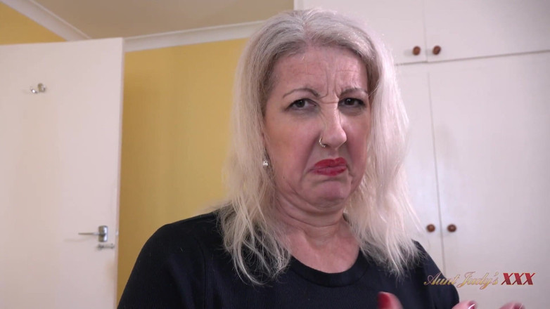 Aunt Judy's XXX: AuntJudysXXX - Sua madrasta madura Sra. Maggie encontra seu esconderijo de...