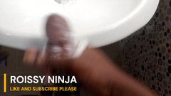 roissy ninja: Honí jsem si ptáka v kanceláři dřezu
