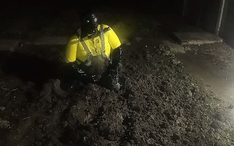 Latex-vis Worker Drone Mud Fuck (LatexBoyNZ)
