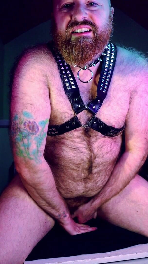 RonBeastlyFTM: Ftm / Trans Man lagi asik ngocok dan muncrat di balik...
