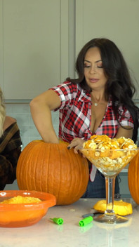 Kiki Mariah_970 Evelin Carve Pumpkins Nude Photoshoot After