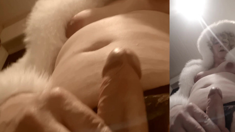 Trans fur bitch: Transfurlady показывает сиськи, твердый член и кончает в ретро видео