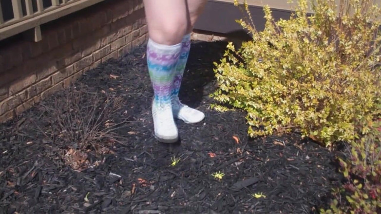 Sexy Amateurz: She was destroying a garden