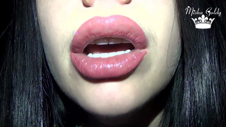 Goddess Misha Goldy: 唇を大きくしちゃいました!唇が大きくなって、より速く絶頂!