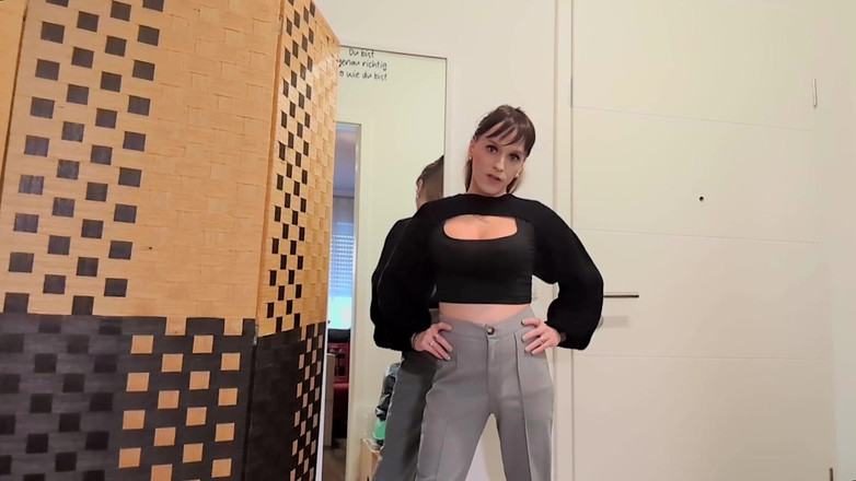 TV_Helena: Was willst du mit deinem kleinen schwanz? Zieh es weg...