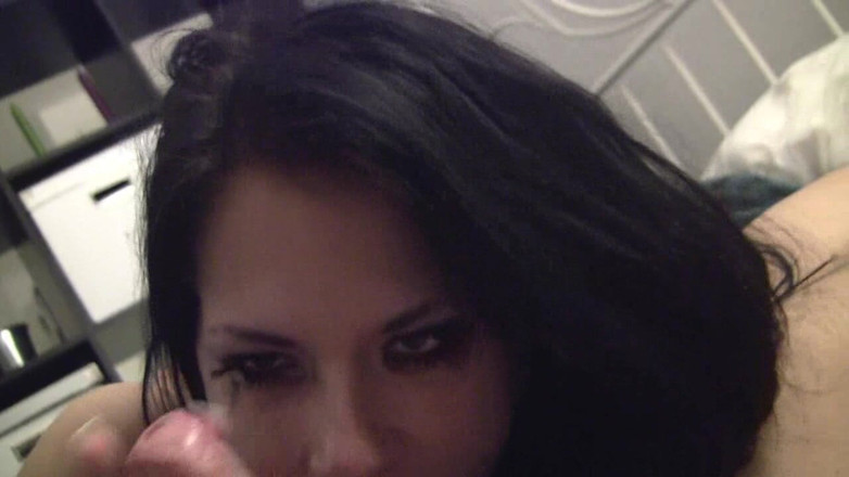 Party Jule: 喉の奥深くに噴射された