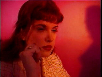 Tirrany Girls: Wellustige universiteitsmeisjes krijgen een goede zweepslag door leraar