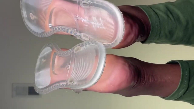 Pink Foxx: Pink Foxx in Clear Flip Flops