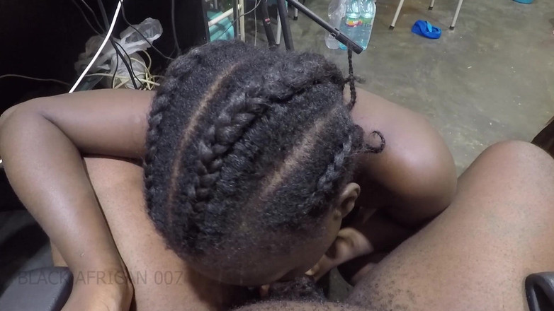 Black African 007: Aku nyepong kontol pacarku sama bee honey