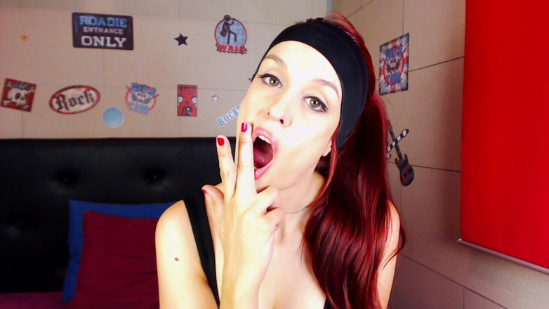 Candystart Videos: Lamiendo. Fetiche De Labios Y Lengua