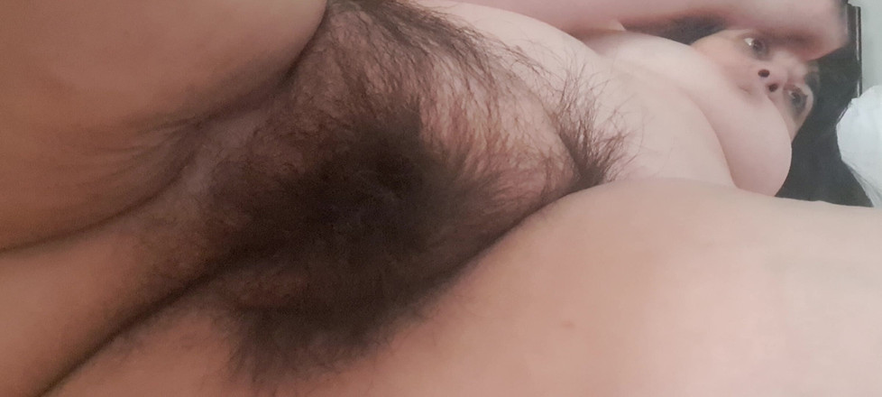 Mommy big hairy pussy: Hraje si s zralé, chlupaté a nadržené kundičky