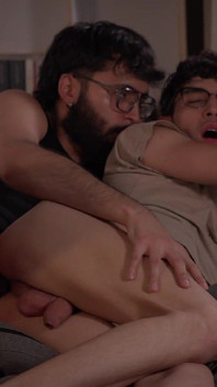 Em pêlo prenhando sexo a três Camilo Brown e Magic C preenchendo todos os buracos gêmeos