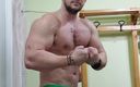 Michael Ragnar: Naked Muscle Show in Gym
