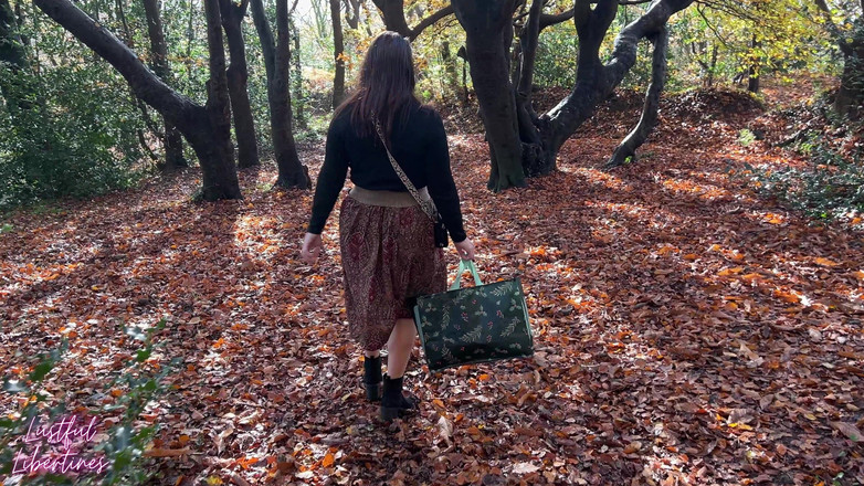 Lustful Libertines: Mirando al maestro haciendo pis en el bosque