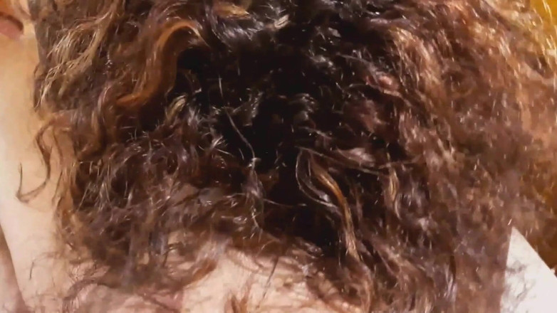 LadyRoma: Je trouve mon demi-frère en train de se masturber et...