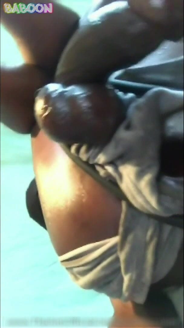 Ass Monkey: 巨大的屁股塞张开我的菊花和性感的飞机骑乘 - dj buttpussy