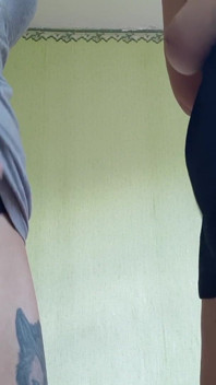 Magrinha universitária se masturba com professora milf