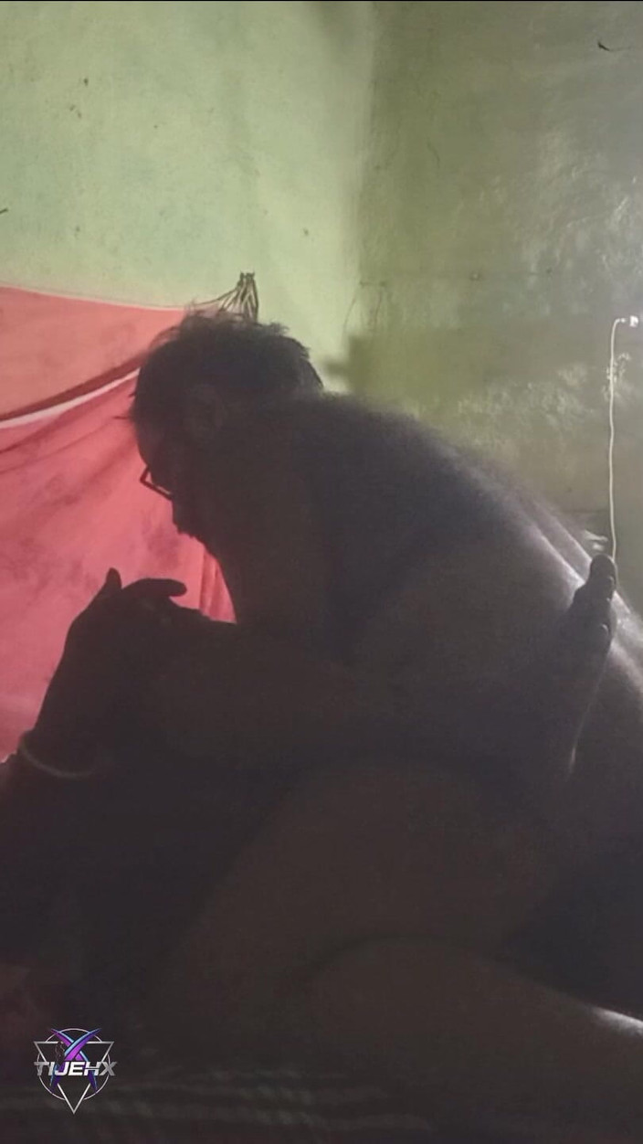 TijehX: Настоящую индийскую горничную возбудили и трахнули