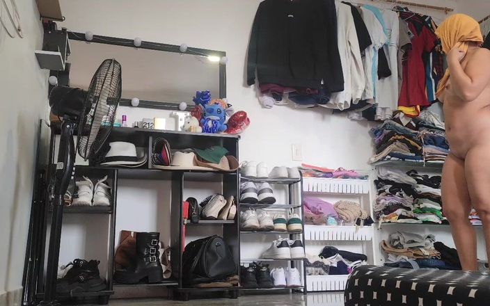 1lindapareja: Une Pakistanaise de 18 ans s’habille pour une nuit avec un...