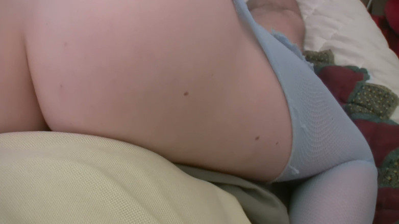 Worldwide Sex Movies: POV fingrar - blondin i blå fisknät får sin fitta lekt...