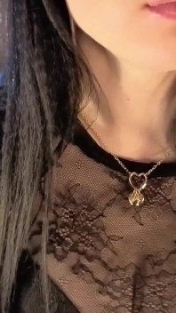Fetish Urut Bibir Basah
