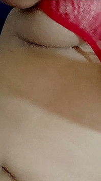 Une Femme Arabe Sexy À Gros Nichons Se Fait Baiser Par Une MILF Arabe Sexy