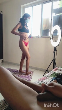 Seksowna Bhabhi Shivani Robienie na żywo i masturbacja męża.