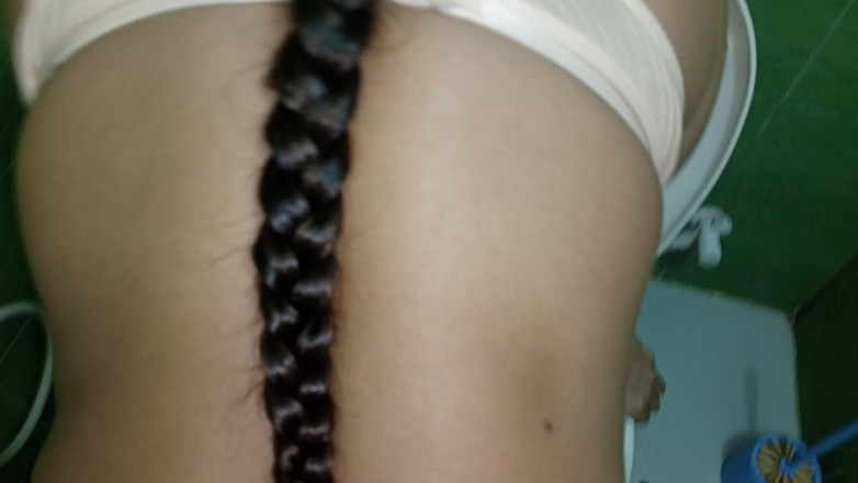 Nadiyabd: Büyük göğüslerini görünce şaşırdım ve üvey annemi tuvalette siktim.